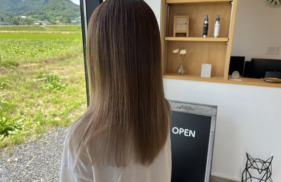 あなたの美を引き出す、特別なカラーとトリートメントの技術。