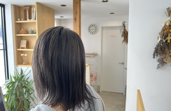 ダブルカラーで叶える、自由自在なグレージュスタイル。