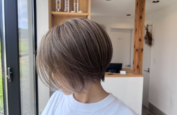 グレージュで彩る、美しさの新時代。