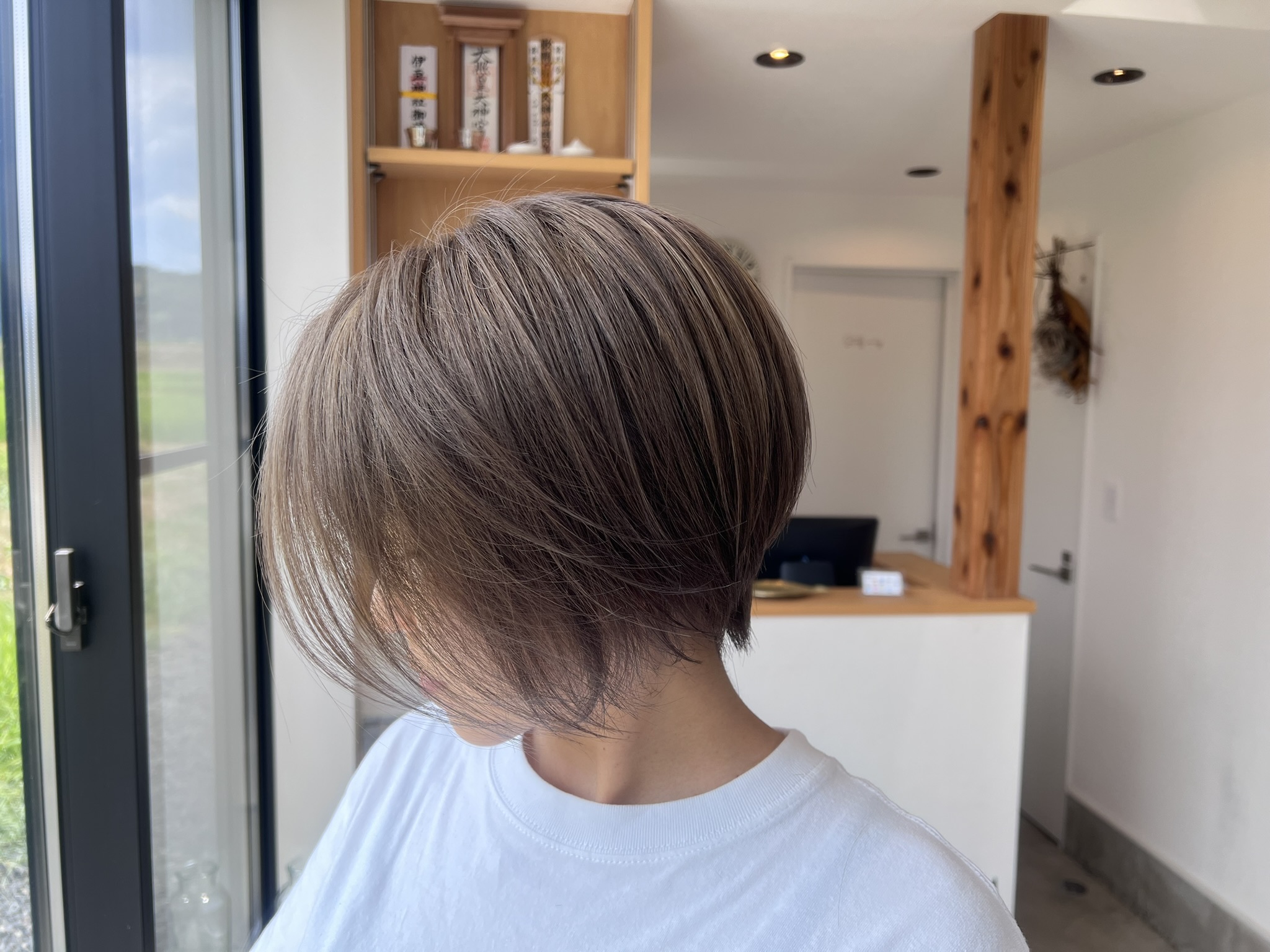 グレージュで彩る、美しさの新時代。
