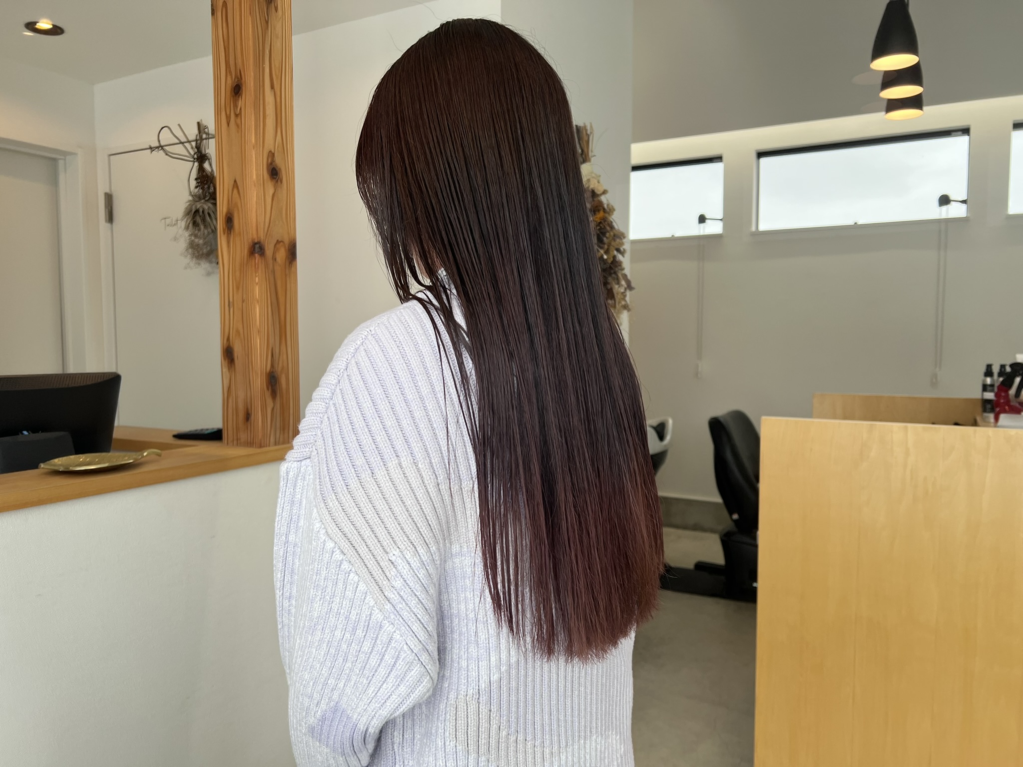 トレンドの赤を取り入れたスタイル