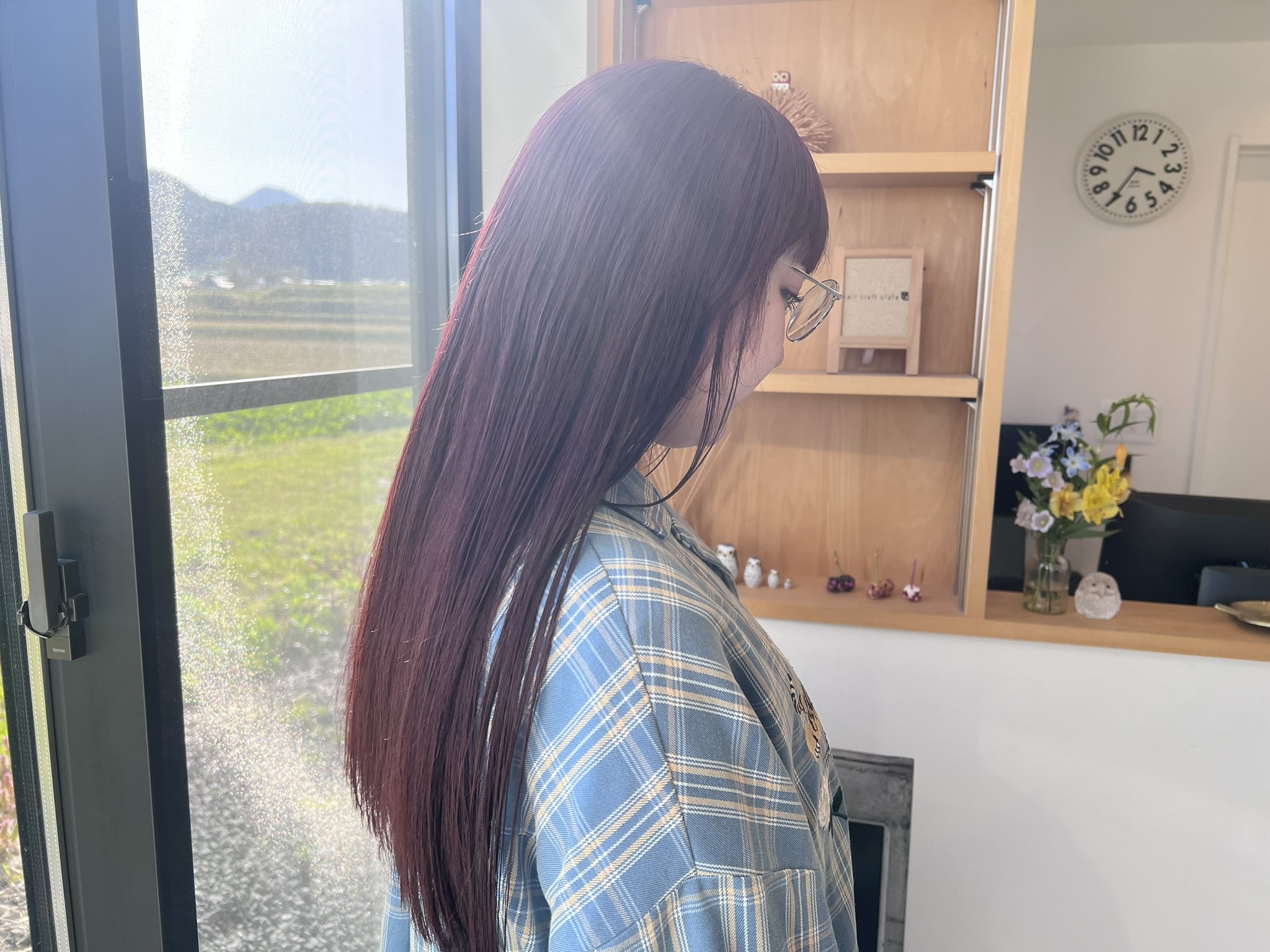 赤のアクセントで個性を引き立てる