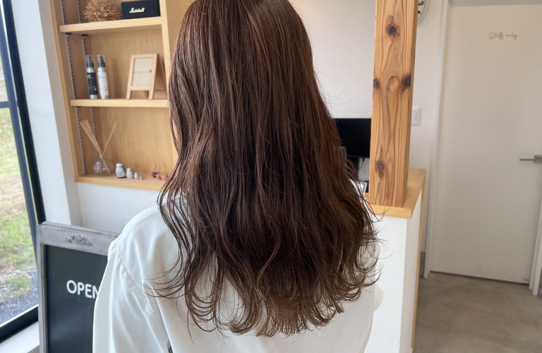 グレージュとベージュで叶える、おしゃれな髪色。