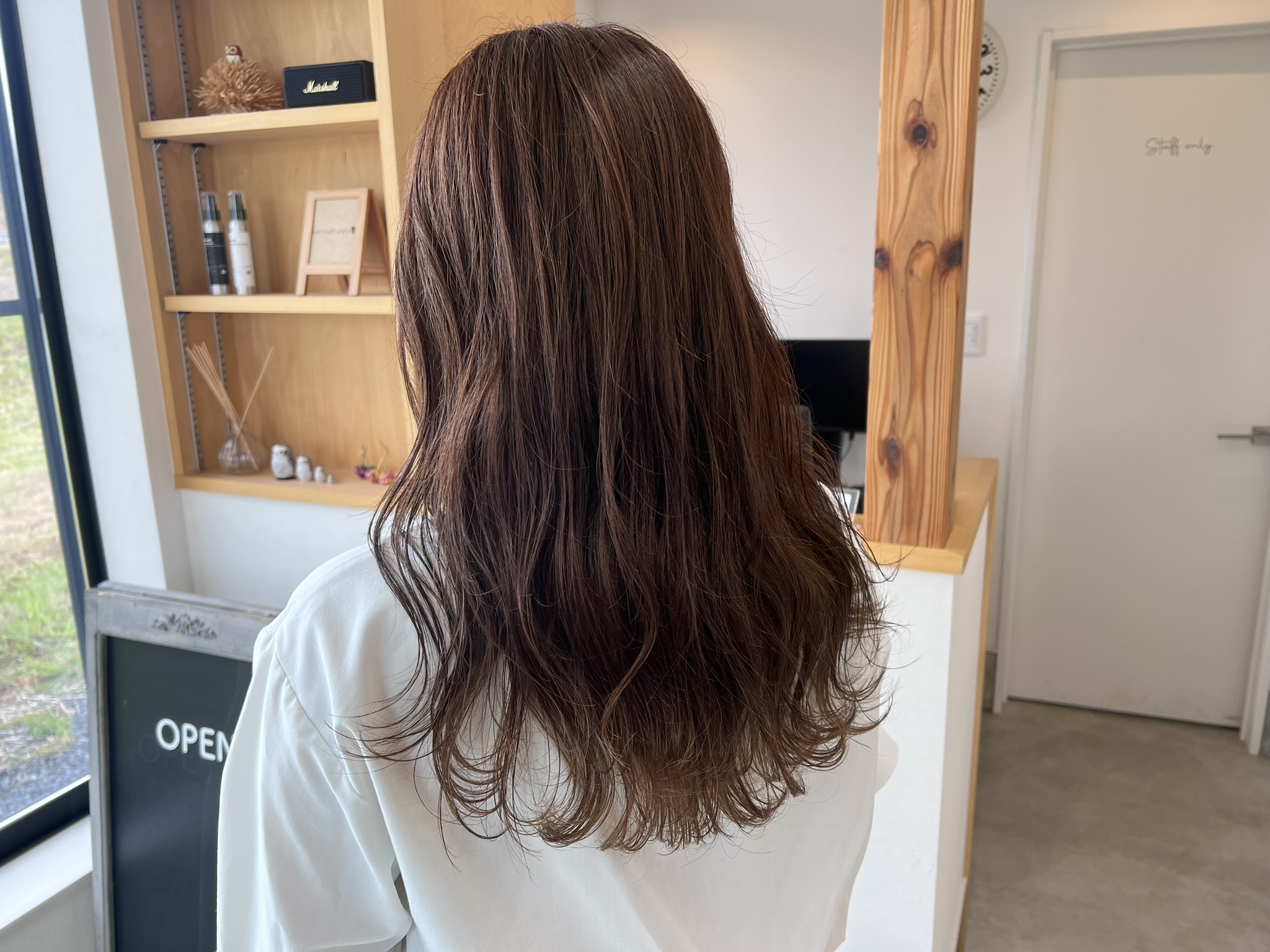 グレージュとベージュで叶える、おしゃれな髪色。