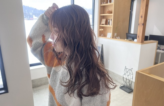 あなたの髪、あなたのスタイル — おしゃれカラーを叶えるサロン