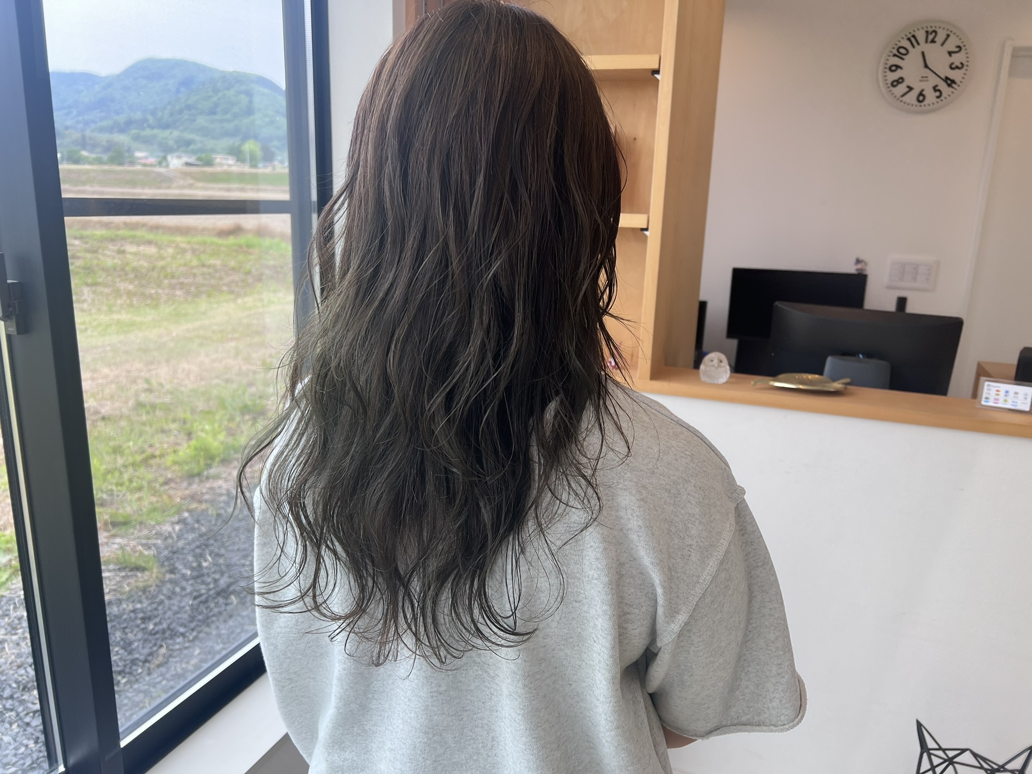 レイヤーカットで魅せる、動きのあるスタイル