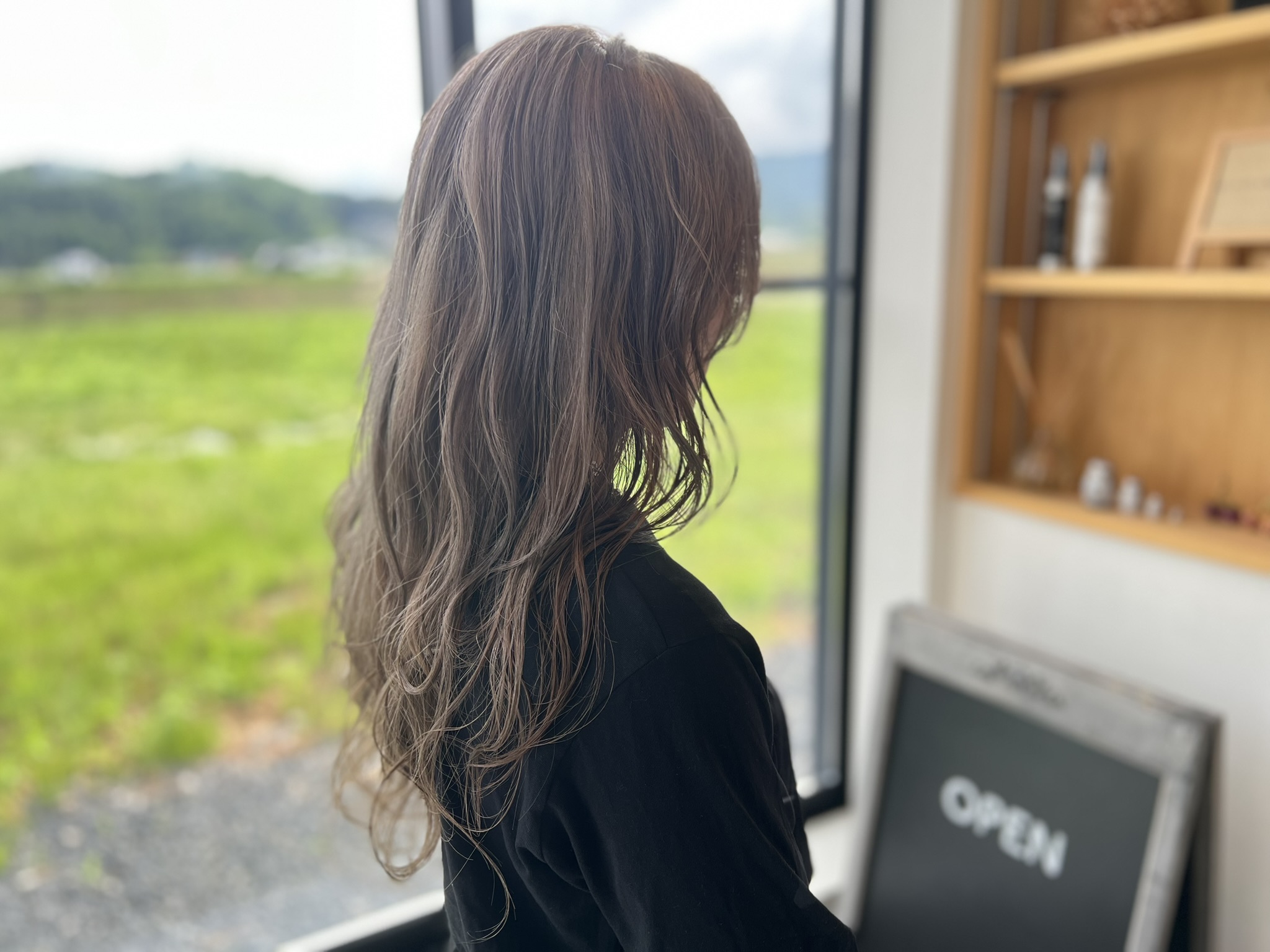 レイヤーカットで動きのあるスタイル