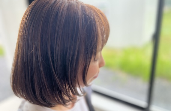 洗練されたグレージュとベージュの絶妙なコンビネーション。