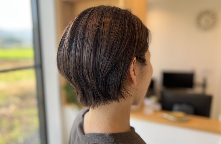 山形で叶える、おしゃれなブリーチカラーとレイヤーカットのデザイン！