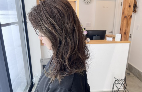 おしゃれなデザインで魅せる、理想のヘアスタイルを。