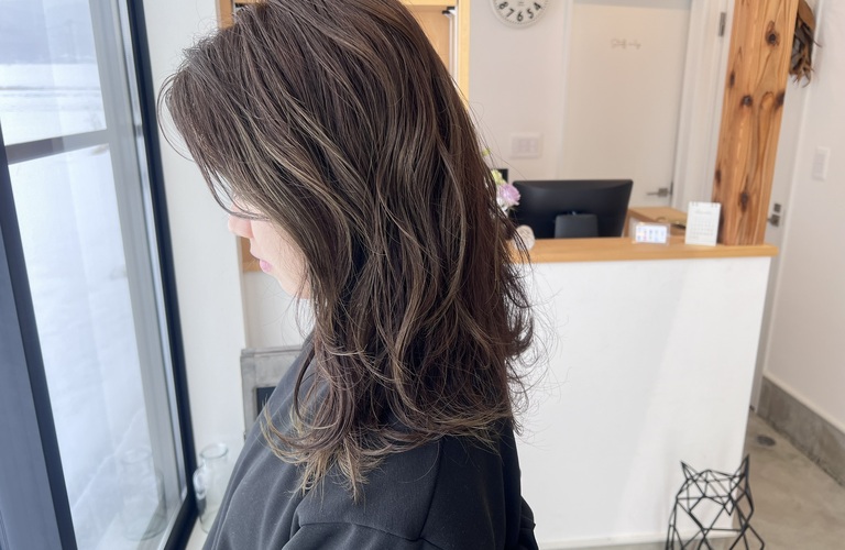 おしゃれなデザインで魅せる、理想のヘアスタイルを。