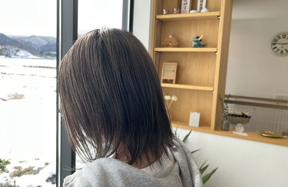 あなたの髪にトレンドを！アッシュカラーで魅力を引き出す。