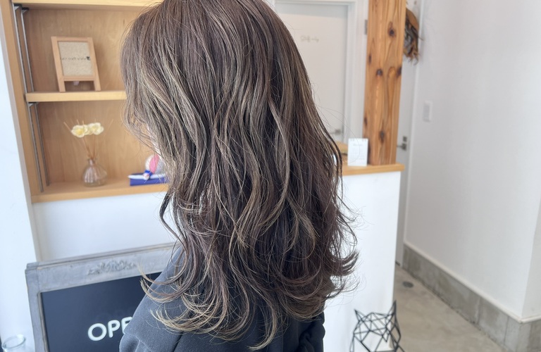 理想のヘアスタイルを叶える。あなたのための特別なカラーとデザインを。