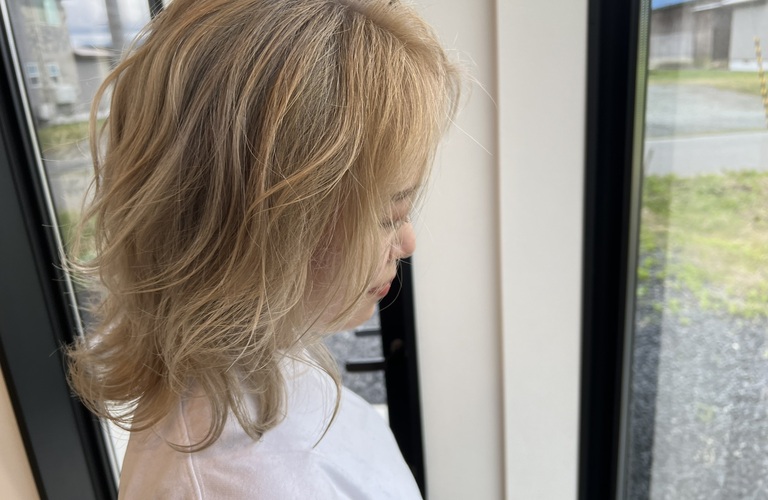 ブリーチで叶える、おしゃれなレイヤーカットへ。