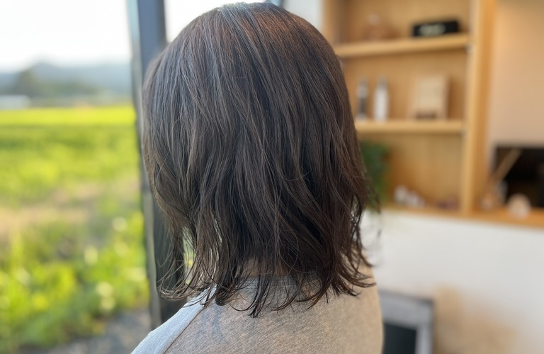 洗練されたカラーであなたの魅力を引き出す。