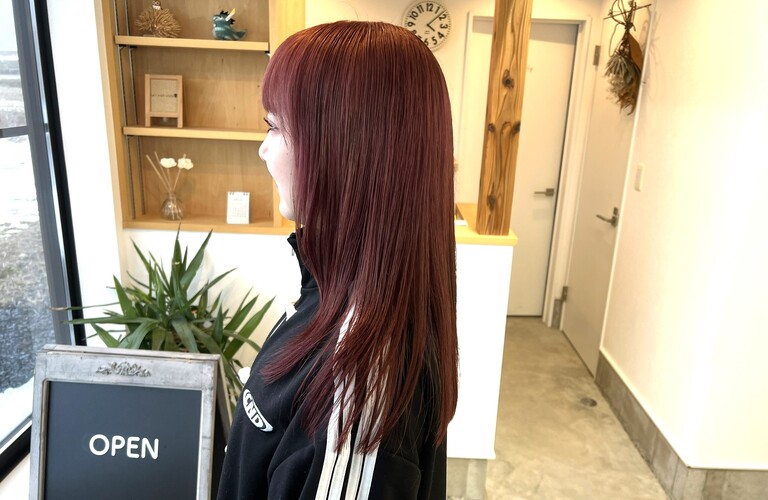 あなたのスタイルを引き立てる、特別なヘアデザインを！