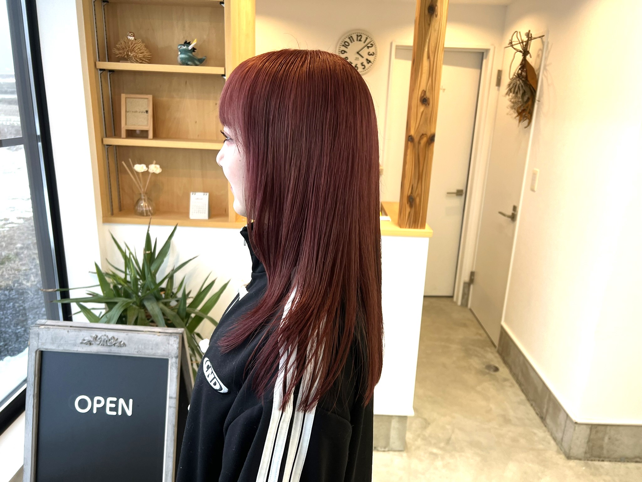 あなたのスタイルを引き立てる、特別なヘアデザインを！