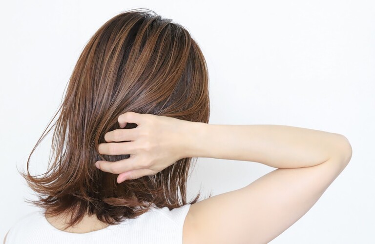 鮮やかなヘアカラーであなたの魅力を引き立てます