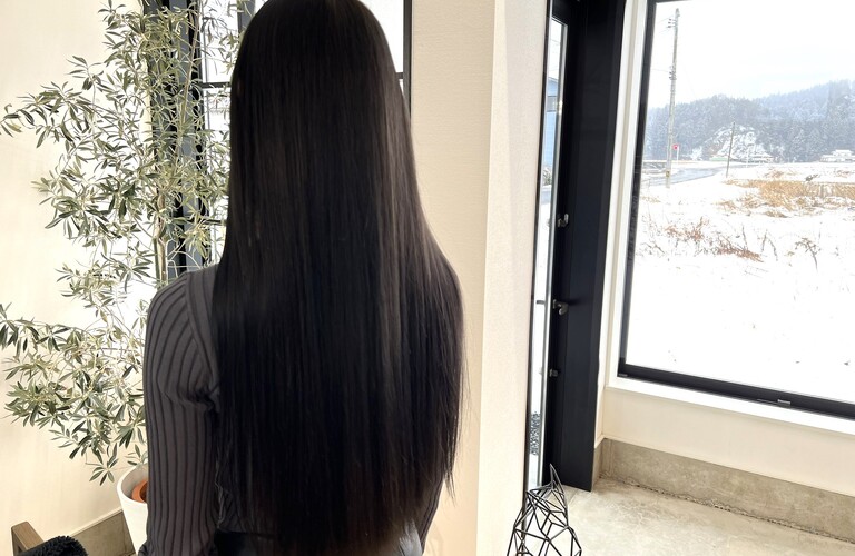 山形で唯一無二のカラーサロン。理想の髪色を叶えるプロフェッショナルな技術と心地よい空間で、あなたの魅力を引き出します。